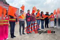 Omar Sánchez con integrantes de su cabildo y vecinos en inauguración de obra.