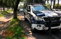 Caos vehicular y un herido deja choque de patrulla y auto en Toluca