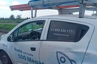 Un hombre fue asesinado en su vehículo con logos de TotalPlay en Nezahualcóyotl tras un posible altercado vial.