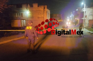 Elementos de seguridad pública resguardan la zona donde fue localizada la camioneta