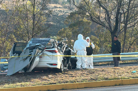 Autoridades acordonaron la zona mientras la Fiscalía investiga las causas del choque.