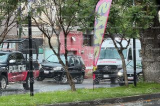 Elementos de seguridad y personal de la Fiscalía del Estado de México realizaron diligencias en una vivienda de San Cristóbal Tecolit, en Zinacantepec, donde una pareja fue localizada sin vida.