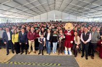 La gobernadora Delfina Gómez Álvarez encabezó en Coacalco la entrega de becas y apoyos educativos, donde destacó el apoyo del Congreso mexiquense.