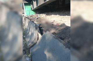 El hallazgo ocurrió bajo el puente de Río Churubusco, en la colonia Agrícola Pantitlán, cerca del límite con Nezahualcóyotl.