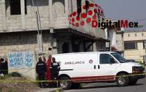 El hallazgo ocurrió a las 7:30 horas de este martes, a un costado de un patio baldío sobre un callejón y a escasos metros de una cámara de vigilancia