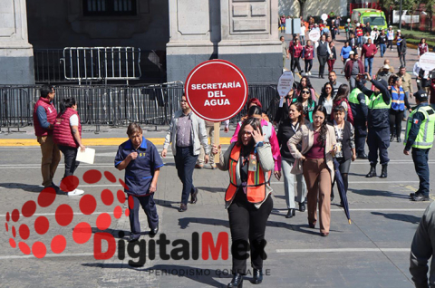 Ciudadanos evacuaron de manera ordenada edificios públicos y privados durante el Simulacro Regional por Sismo 2026.