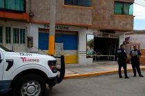 Elementos de seguridad acordonaron la zona en San Miguel Tocuila, Texcoco, luego de que una mujer fuera atacada a balazos.