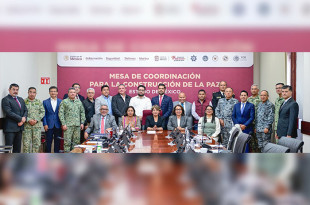 La gobernadora Delfina Gómez preside la Mesa de Coordinación para la Construcción de la Paz con la participación de las alcaldesas y alcaldes de los 11 municipios que integran la EOO.  