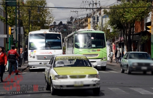 Pide alcalde de Toluca a transportistas frenar aumento de 4 pesos al pasaje