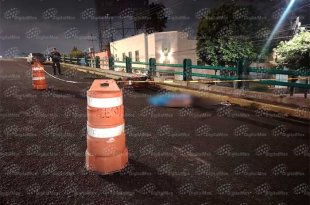 La víctima viajaba como acompañante cuando la motocicleta derrapó y chocó contra una guarnición en Toluca