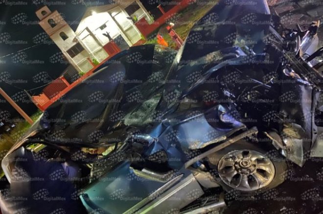 Camioneta Chevrolet Silverado involucrada en el accidente que dejó dos mujeres gravemente lesionadas en Villa Victoria.