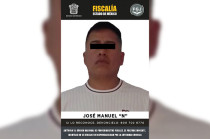 Portaba un arma de fuego y regresó al sitio para recibir el dinero, momento en el que fue detenido por la Policía Municipal con efectivo y teléfonos celulares.