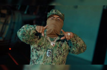 Ricardo Hernández Medrano, conocido como “El Makabelico”, es señalado por canalizar ganancias musicales al Cártel del Noreste, una organización clasificada como terrorista.