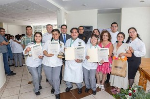 El equipo ganador del Concurso “Saboreando una Novela Histórica” fue el conformado por Citlali Siles, Ximena Tapia, Mayte García y Carlos Bruno.