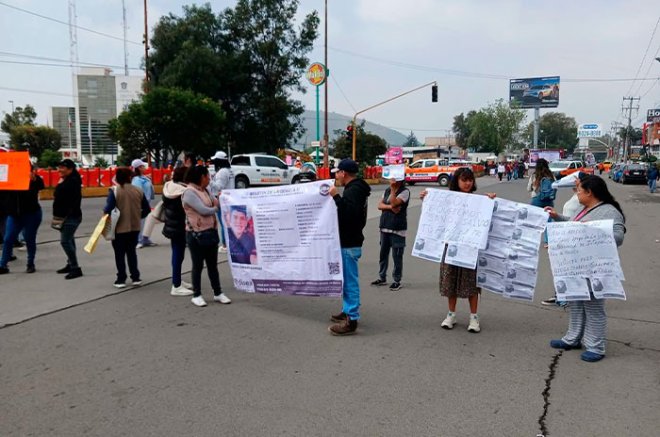 La búsqueda de Diego, de 18 años, llevó a sus familiares a cerrar la carretera México-Puebla; la protesta provocó largas filas y retrasos de hasta 40 minutos.