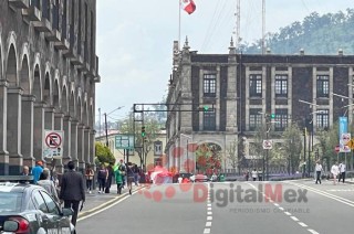 Autoridades sugieren a los automovilistas tomar alternativas viales. 