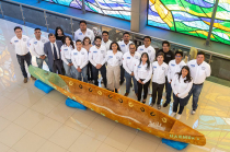 El proyecto integra a 35 estudiantes que aplican conocimientos de ingeniería, diseño y tecnología en una embarcación funcional.