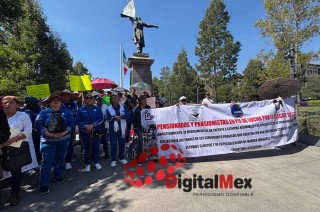 Los manifestantes demandan que se tomen medidas urgentes para garantizar el acceso a medicamentos en el ISSEMyM y que se regularicen los pagos pendientes a los jubilados.