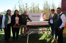 Autoridades estatales y municipales durante el arranque del programa “Sol que Transforma”