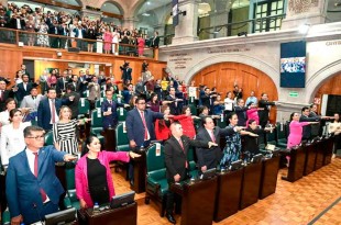 La LXII Legislatura del Estado de México inicia con 75 diputados tomando protesta.