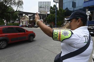 33 mujeres egresadas de la Academia de Policía Municipal están facultadas para levantar infracciones.