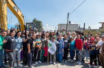 El proyecto contempla concreto hidráulico, guarniciones, banquetas y señalamiento para mejorar la movilidad y atender un rezago de cuatro décadas.