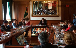 Pide licencia el presidente municipal de Toluca; va por la reelección