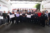 Bomberos de Ecatepec fueron reconocidos por su trayectoria y servicio durante la celebración del 50 aniversario de la corporación.