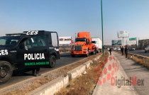 Recuperan policías tráiler robado