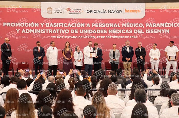 La gobernadora entregó 310 basificaciones y promociones a personal médico, paramédico y administrativo del ISSEMyM.