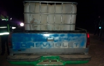 Abandonan camioneta cargada con gasolina en Axapusco