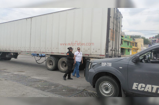 La caja, con placas 577-XA-2 y razón social AFC Auto Fletes Chihuahua, S.A. de C.V., contenía cuatro toneladas de colchones pertenecientes a la empresa Colchones América, con destino a Chihuahua.