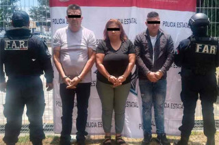 Tras seguimiento con cámaras y arcos carreteros, se detuvo a Marisol “N”, Ricardo “N” y Víctor “N”, a quienes se les encontró marihuana.