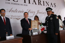 Marco Antonio “Toño” Díaz Juárez encabeza la ceremonia cívica en el CIX aniversario de la Constitución Mexicana.