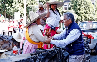 Desfile de carros alegóricos en Toluca