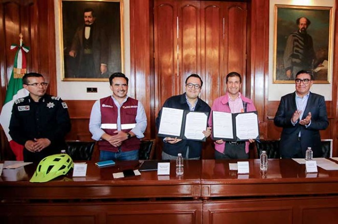 Por una movilidad sostenible Toluca y gobierno estatal firman convenio