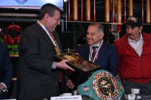 Humberto “Chiquita” González recibió un reconocimiento del Consejo Mundial de Boxeo por su trayectoria como campeón mundial y figura del boxeo mexicano.