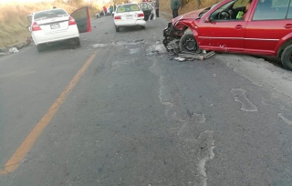 Carambola entre tres taxis en la Tenango-La Marquesa deja cuatro lesionados