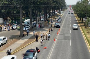 El cuerpo quedó justo en la parada de autobuses, en dirección hacia la Avenida Las Torres.