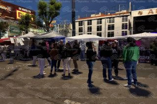 Trabajadores del IMSS mantienen un plantón frente al Hospital General Regional 220 de Toluca.