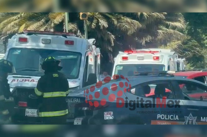 El accidente ocurrió la tarde de este lunes en la intersección de Avenida Isidro Fabela y Valentín Gómez Farías.