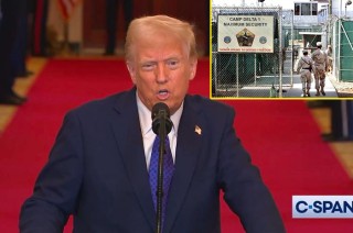 La prisión militar de Guantánamo, ubicada en territorio cubano, ha sido utilizada en el pasado para albergar a presuntos terroristas tras los atentados del 11 de septiembre de 2001.