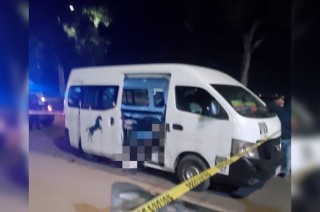 La víctima quedó en el interior de la unidad de la ruta 91 y con número económico 184, frente a la plaza Puerta Texcoco.