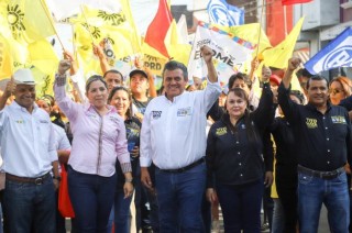 Tito Maya prometió gestionar recursos para mejorar las condiciones actuales de la Central de Abasto,