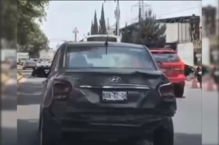 El vehículo Hyundai con placas NXN-82-06 fue captado mientras presuntamente intentaba provocar un choque