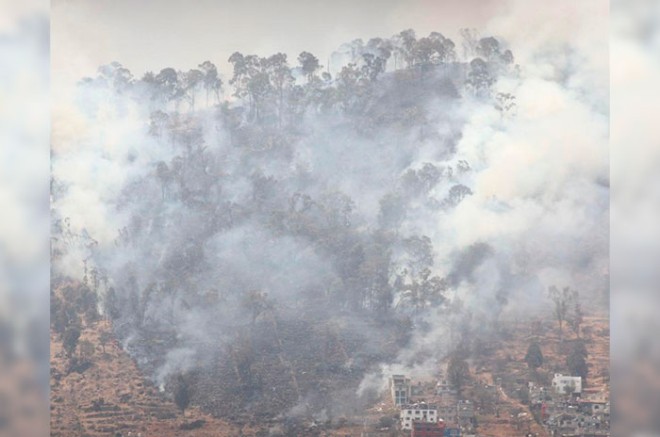 El motivo del incendio aún se desconoce, pero el Ayuntamiento de Toluca aseguró que se está manejando la emergencia adecuadamente.