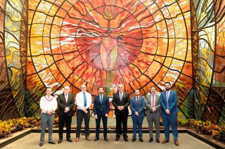 Junto a miembros del CCEdoméx, el embajador George El Jallad también realizó un recorrido por el Cosmovitral de Toluca.