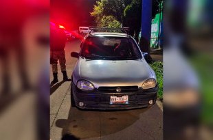 Vecinos alertaron a policías sobre un Chevy sospechoso, estacionado en Alborada Jaltenco.