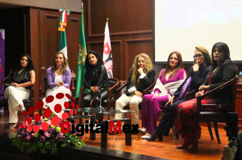 Participantes del foro “Voces Femeninas en el Periodismo: Liderazgos y Nuevas Narrativas”