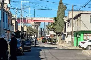 En los asientos traseros del compacto se encontraba un hombre sin vida.